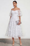 Robe midi midi rose à lignes dénudées, avec dentelle dans le dos
