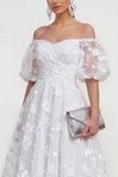 Robe midi midi rose à lignes dénudées, avec dentelle dans le dos