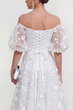 Robe midi midi rose à lignes dénudées, avec dentelle dans le dos