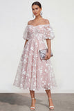 Robe midi midi rose à lignes dénudées, avec dentelle dans le dos