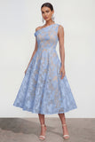 Robe midi fleurie rose à une épaule en ligne A