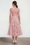 Robe midi fleurie rose à une épaule en ligne A