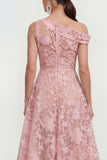 Robe midi fleurie rose à une épaule en ligne A