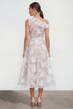 Robe midi fleurie rose à une épaule en ligne A