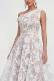 Robe midi fleurie rose à une épaule en ligne A