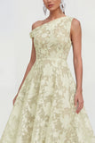 Robe midi fleurie rose à une épaule en ligne A