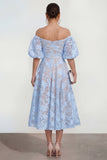 Robe midi rose midi à épaules dénudées, manches bouffantes