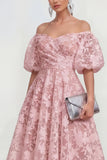 Robe midi rose midi à épaules dénudées, manches bouffantes