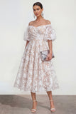Robe midi rose midi à épaules dénudées, manches bouffantes