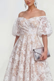 Robe midi rose midi à épaules dénudées, manches bouffantes