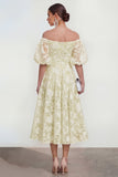 Robe midi rose midi à épaules dénudées, manches bouffantes