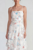 Robe maxi-fleurie multi-fleurs à bretelles fines blanches avec volants