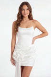 Robe de remise de diplôme blanche bodycon bodycon sans bretelles avec des fleurs 3D