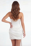 Robe de remise de diplôme blanche bodycon bodycon sans bretelles avec des fleurs 3D