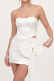 Mini robe corset bodycon blanche sans bretelles avec nœud
