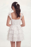 Corset fleuri blanc Une robe de remise de diplôme courte à volants à plusieurs niveaux