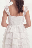Corset fleuri blanc Une robe de remise de diplôme courte à volants à plusieurs niveaux
