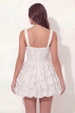 Corset floral en dentelle blanche Une robe de remise de diplôme courte