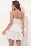 Robe blanche sans bretelles ligne A à volants superposés