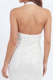 Robe courte blanche à paillettes scintillantes col nu