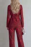 Costumes de bal de promo en revers Red Lace Peak Floral 2 pièces slim fit avec ceinture