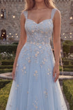 Robe longue de bal en tulle perlé à bretelles bleues en A scintillante