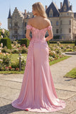 Corset rose fleuri et fronçé en sirène : longue robe de bal avec cape latérale