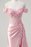 Corset rose fleuri et fronçé en sirène : longue robe de bal avec cape latérale