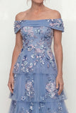 Robe de la mère de la mariée à épaules nuancée, bleu poussiéreux à étages