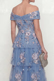 Robe de la mère de la mariée à épaules nuancée, bleu poussiéreux à étages