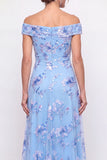 Robe de mère de mariée bleu dénudé sur les épaules dénudées, ligne A brodée