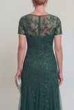 Robe de mère de mariée à col rond vert foncé appliquée