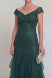 Robe longue de la mère de la mariée en tulle vert foncé à volants à volants et manches