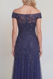 Tulle bleu marine Sequins floraux découverts sur l’épaule Longue robe de mère de la mariée