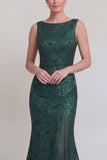 Robe longue de la mère de la mariée en mer à col fleuri vert foncé et fente