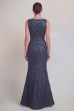 Robe longue de la mère de la mariée en mer à col fleuri vert foncé et fente