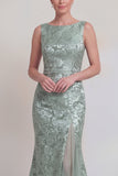 Robe longue de la mère de la mariée en mer à col fleuri vert foncé et fente