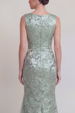 Robe longue de la mère de la mariée en mer à col fleuri vert foncé et fente