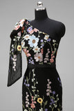 Robe longue d’invité de mariée en broderie florale noire asymétrique à une épaule