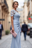 Robe de mère de la mariée bleu pâle à épaule unique et froncée longue avec des fleurs 3D
