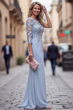 Robe longue de la mère de la mariée à une épaule bleu clair à fourreau fleuri