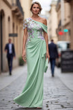 Robe longue de la mère de la mariée à fourreau vert à une épaule appliquée