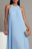 Robe longue plissée bleu ciel à col nu et nœud