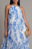Robe longue plissée bleu ciel à col nu et nœud