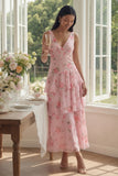 Robe longue d’invité en chiffon rose à col en V à motifs floraux à volants