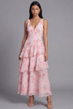 Robe longue d’invité en chiffon rose à col en V à motifs floraux à volants