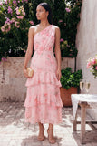 Robe longue d’invité de mariage à motifs floraux à étages rose mousseline d’une épaule