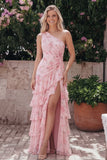Robe longue d’invitée de mariée rose à étages à motifs floraux en chiffon à une épaule avec fente