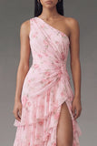 Robe longue d’invitée de mariée rose à étages à motifs floraux en chiffon à une épaule avec fente