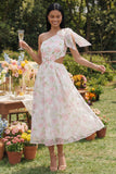 Robe fleurie blanche rose découpée en mousseline en A à une épaule avec un nœud